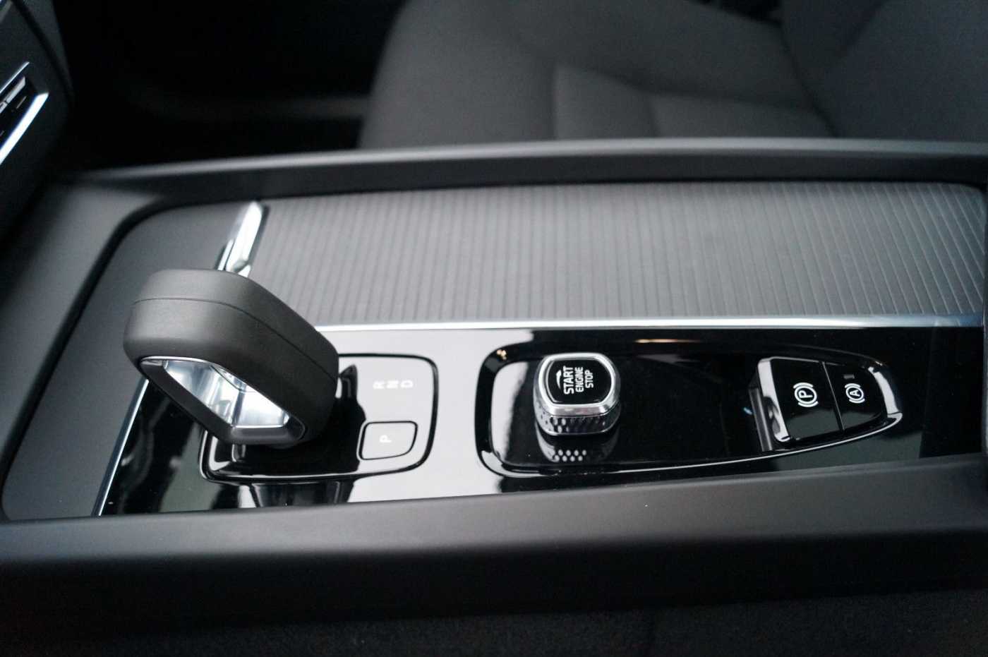 Volvo  B4 Diesel AWD Momentum Pro Aut/Panorama/20'