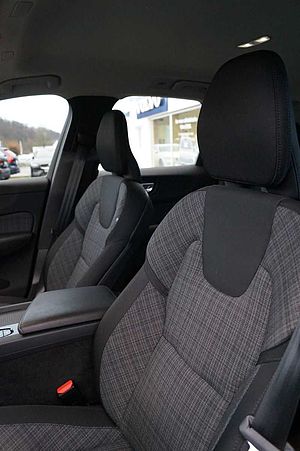Volvo  B4 Benzin 2WD Core Aut. /4xSitzh. /Google/19'
