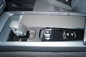 Volvo  B4 Benzin 2WD Core Aut. /4xSitzh. /Google/19'